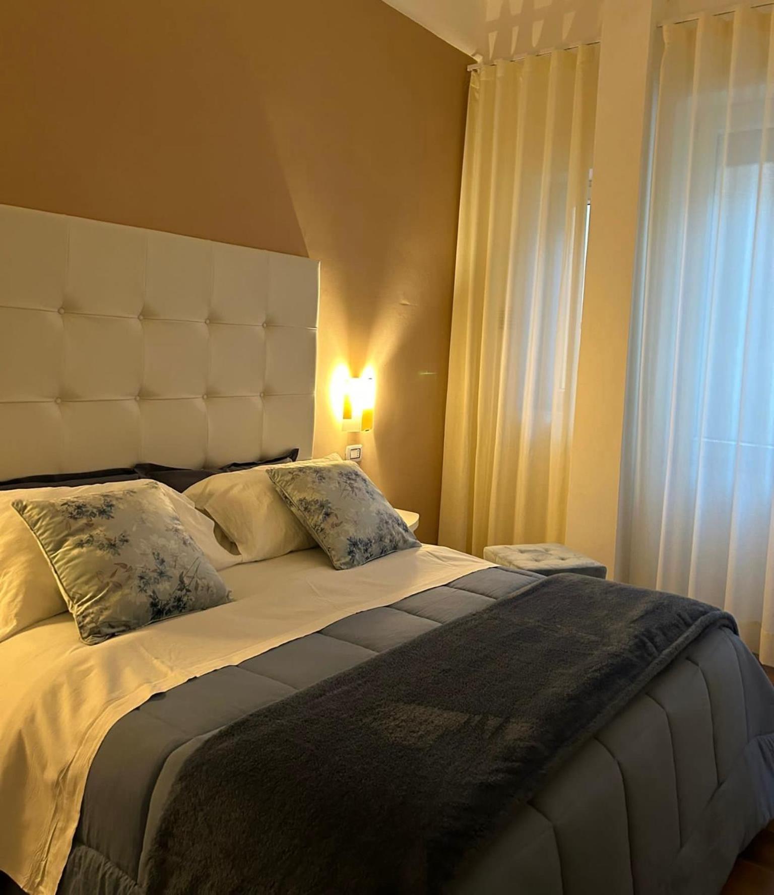 Tiziana'S House Bed and Breakfast Salerno Buitenkant foto
